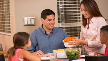 The Benefits & Tricks to Having a Family Dinner